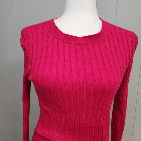 Banana Republic 100% Merino Wool Dark Pink Sweater - Picture 2 of 10